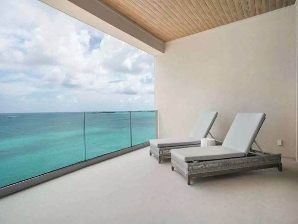 Luxury Beachfront Retreat in Nassau - Exclusive Vacation Rental